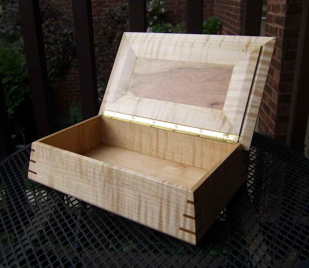 Wooden keepsake box