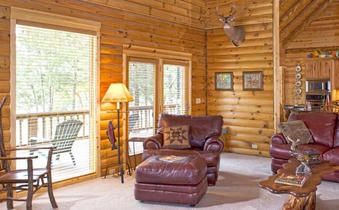 Cabin window with blinds instead of curtains