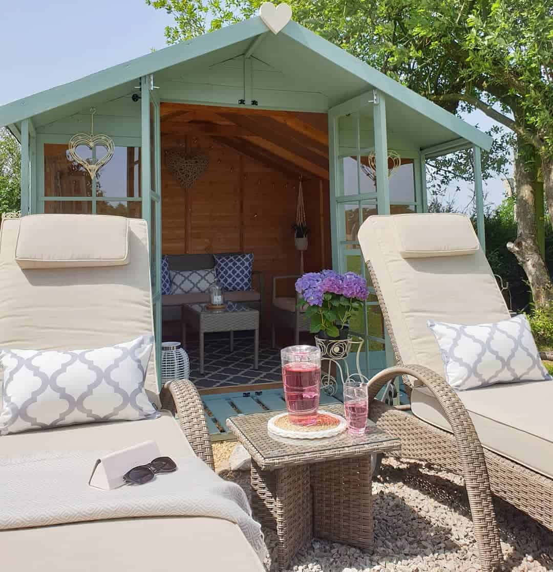 @cannscottage BillyOh garden building with sunlounger