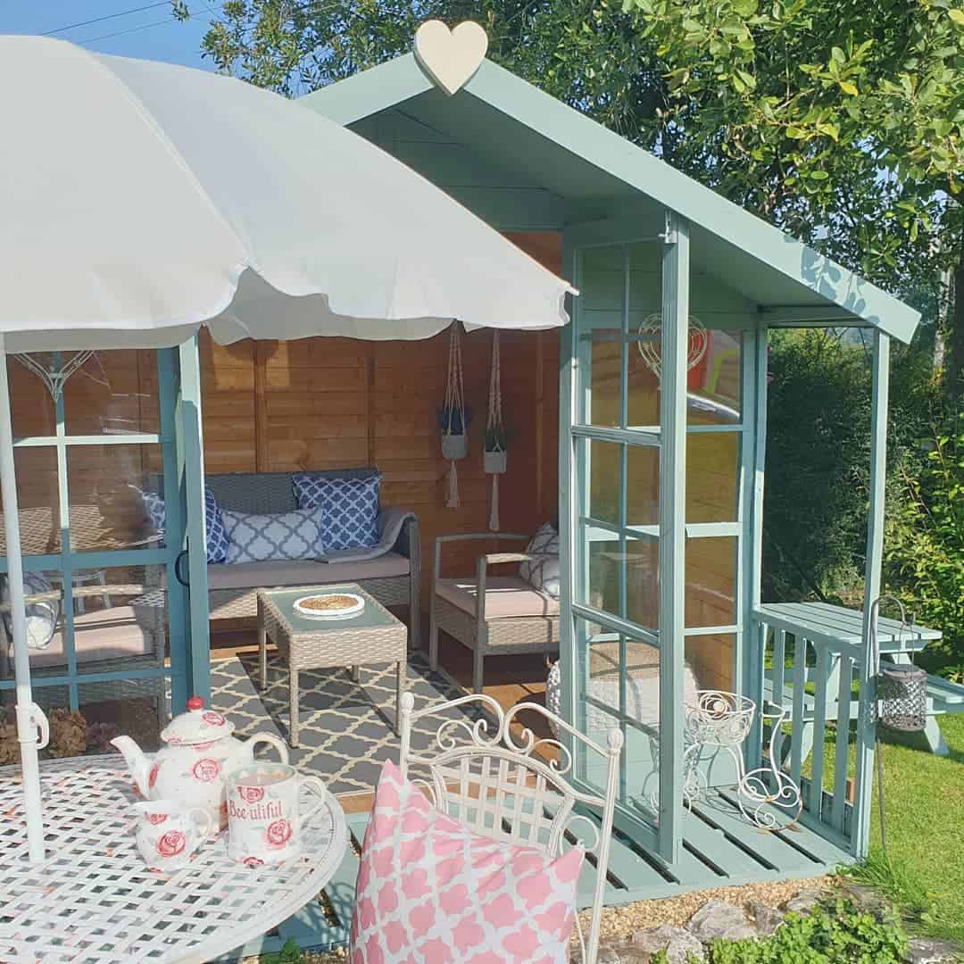 @cannscottage BillyOh garden building painted green with outdoor furniture