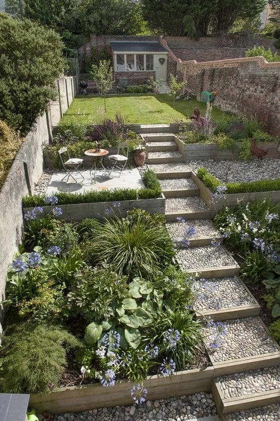 How To Landscape A Sloping Garden 32 Sloping Garden Ideas Billyoh