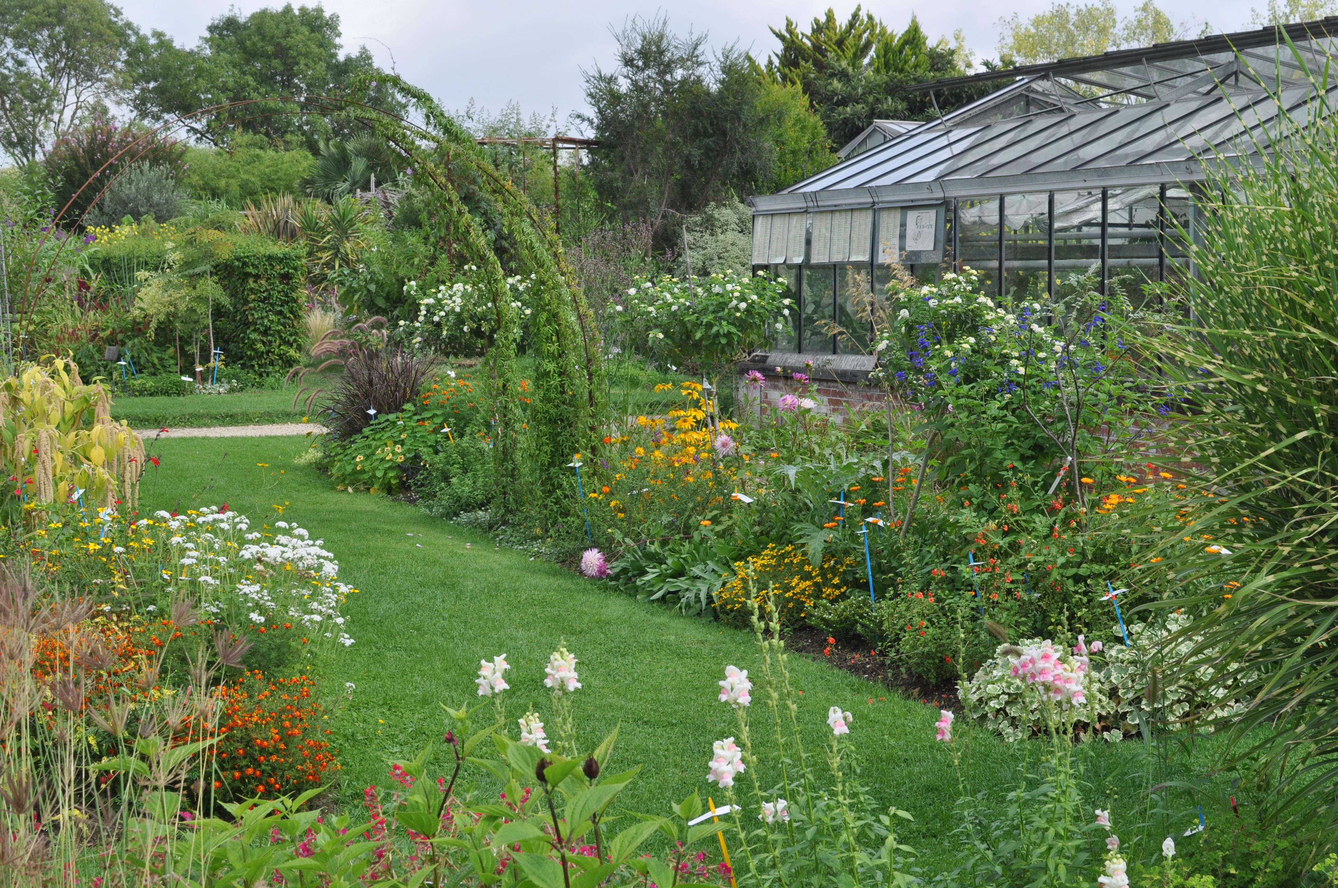 Ecole du Breuil Seasonal Garden