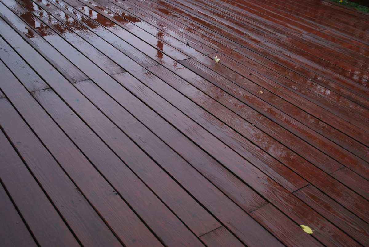 Dark woodstain decking