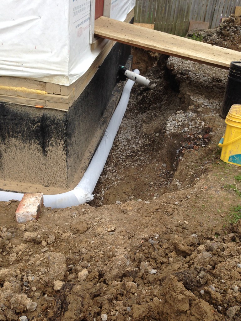Tile drainage installation